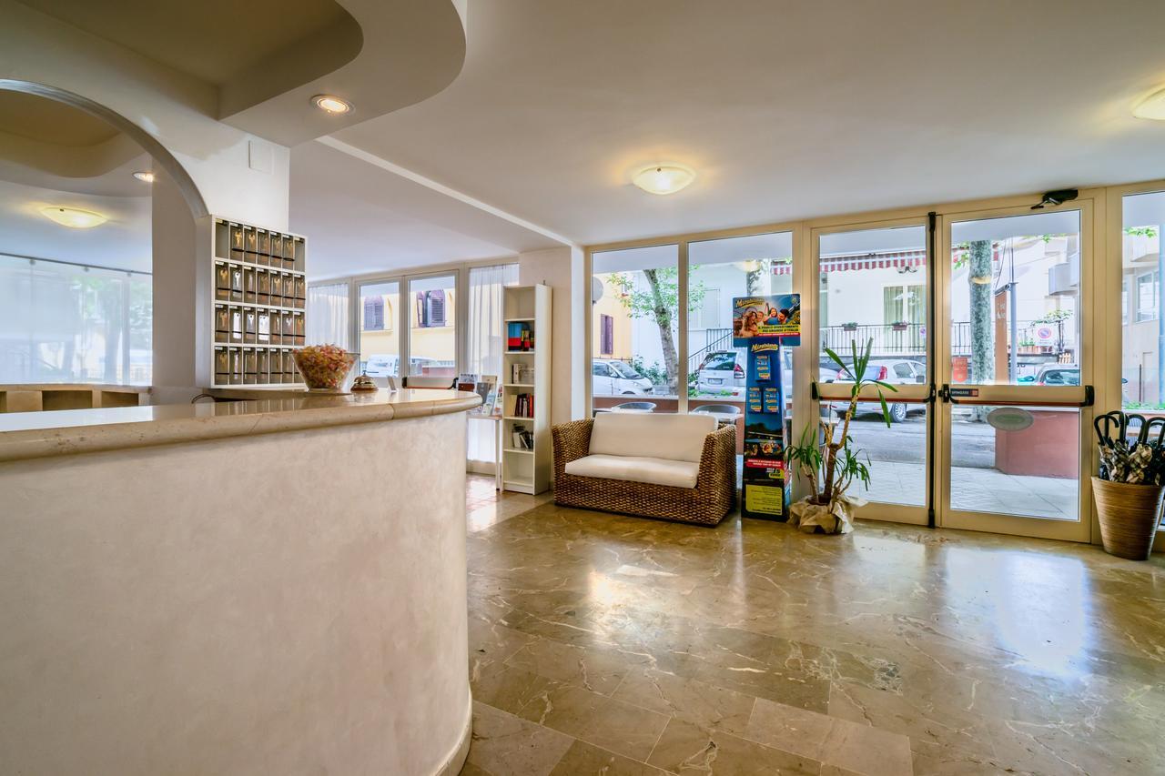 Hotel Stresa Rimini Esterno foto