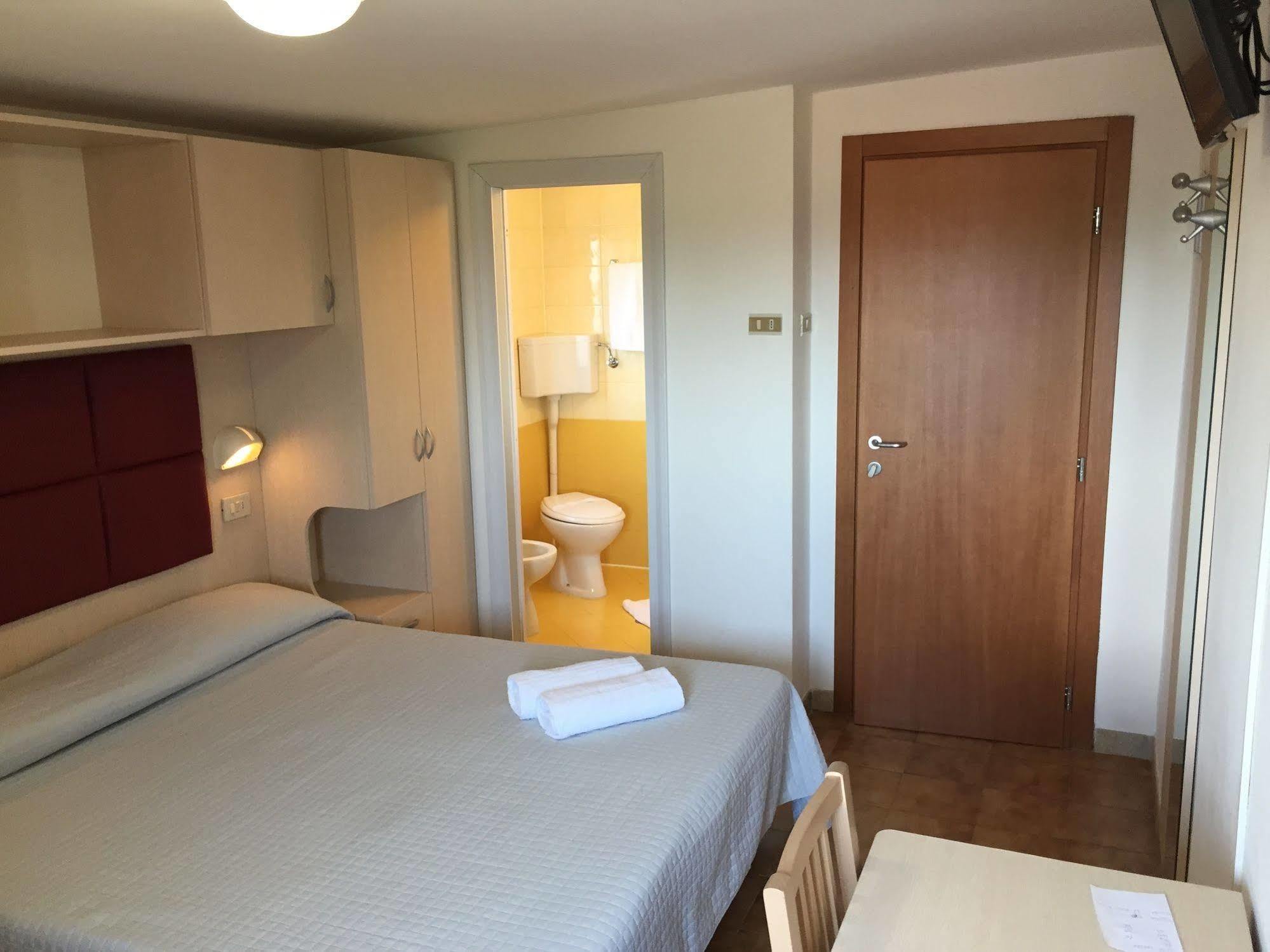 Hotel Stresa Rimini Esterno foto